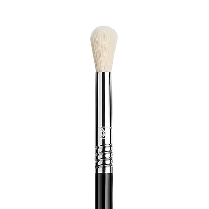 Sigma Beauty Professional E35 Tapered Blending Brush – Professional Eyeshadow Brush for Precision Eyeshadow Blending, Softens Dramatic Edges & Harsh Lines for a Well Blended Effect (1 Brush)