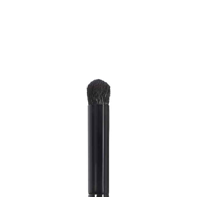 e.l.f. Eye Contour Brush, Absorbent Brush With Soft, Synthetic Bristles For Providing Extra Definition, Vegan & Cruelty-Free