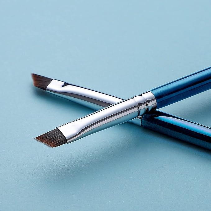 Eyeliner Brush Fine Angled - PRO Precision Gel Eye Liner Makeup Brush -Ultra Thin Slanted Flat Angle - Premium Cruelty Free Synthetic Bristles (E835 Blue)