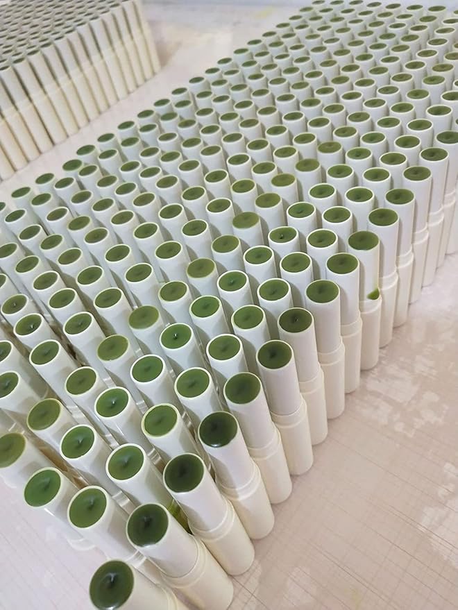 2PCS Glossy Pink Lip Balm dark Remove Dark Lips Product Nourishes Lightens Lip Lines Moisturizes Exfoliates Basic Repair Lip Care (Green)