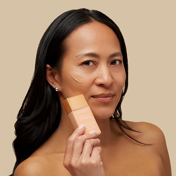 Sigma Beauty Skin Perfector – Hydrating Skin Tint Foundation for Lightweight, Buildable Coverage, With Hyaluronic Acid, Niacinamide Serum, and More (4 Medium Beige Tint, 1.12oz)