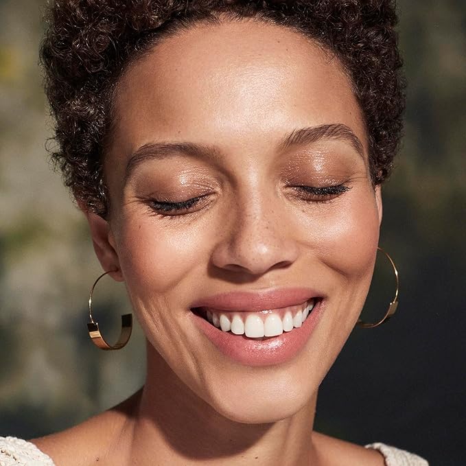 Well People Bio Powder Foundation, Lightweight & Hydrating Foundation For Perfecting & Smoothing Skin, Semi-Matte Finish, Vegan & Cruelty-free, 5.5W